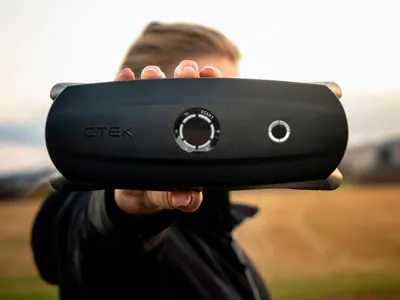 CTEK CS FREE Przenośna Ładowarka Akumulatorowa 12V 10-130Ah z Power Bankiem - Zdjęcie 6