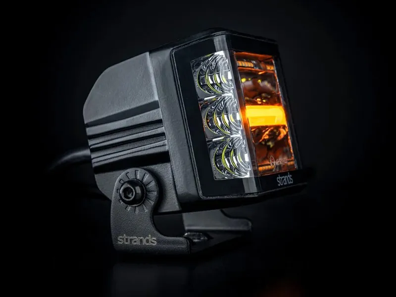 STRANDS Siberia Red Fox - Lampa Robocza LED Side-Shooter 3500lm 9-32V z Ostrzegawczym Światłem Czerwonym/Pomarańczowym - Zdjęcie 4